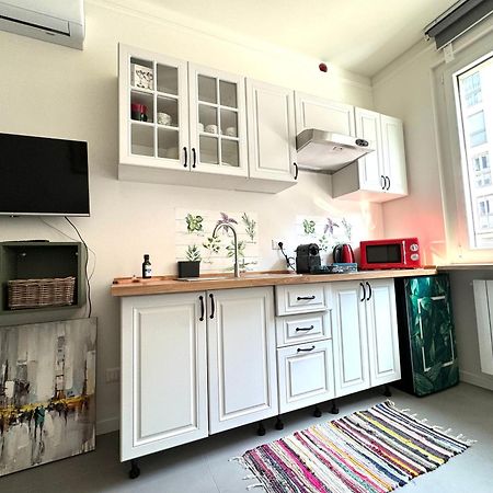 Rainbow Studio Flat- Monolocale Luminoso Milan Luaran gambar