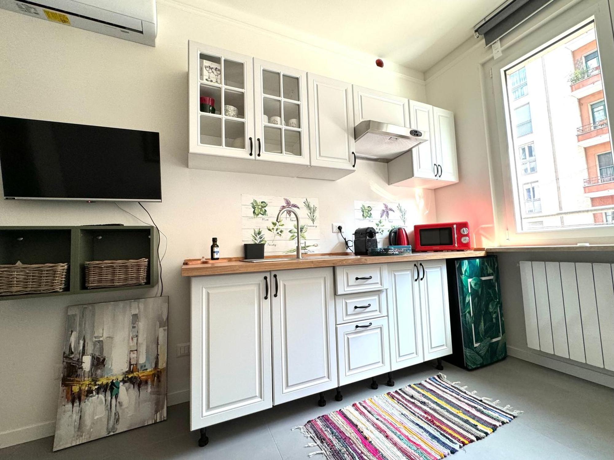 Rainbow Studio Flat- Monolocale Luminoso Milan Luaran gambar